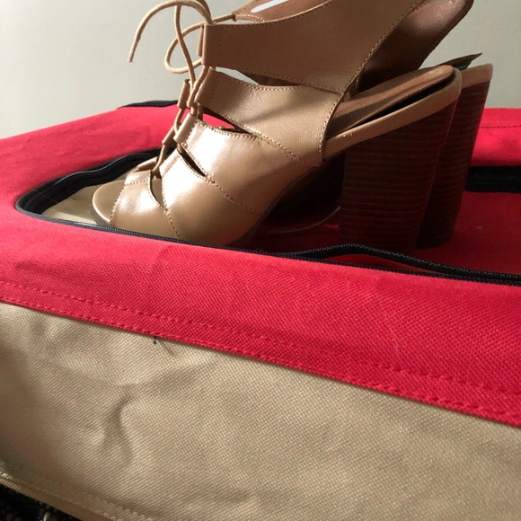 Saks fifth ave 9.5 heels - Picture 3 of 4